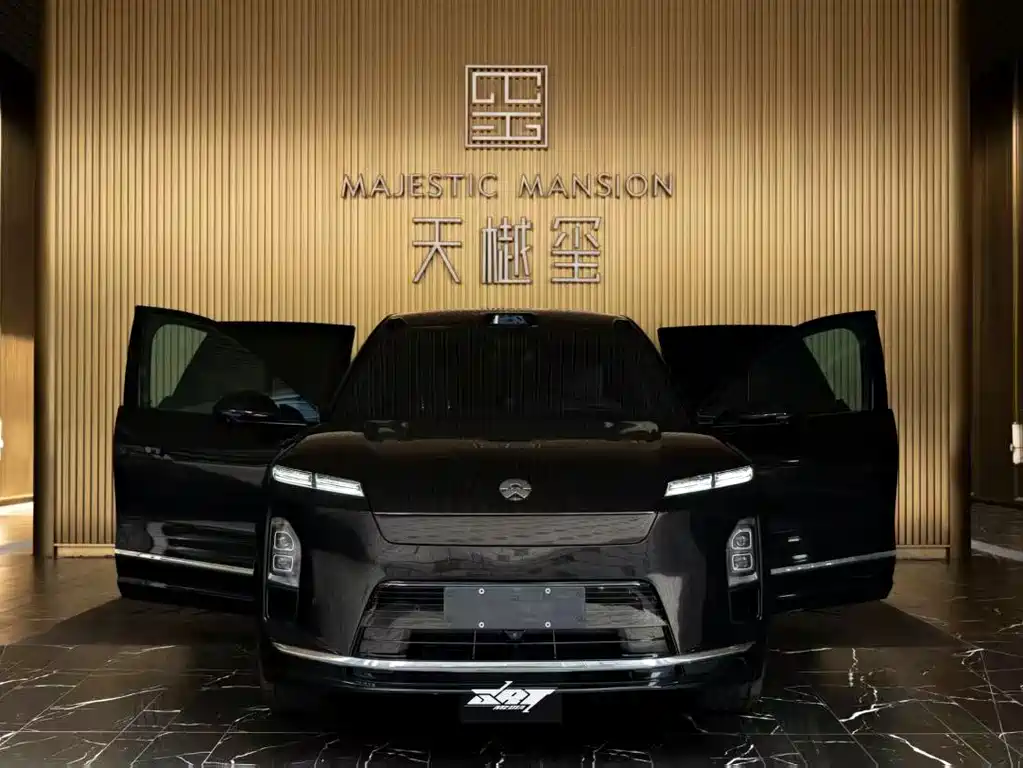 NIO ES8 2025