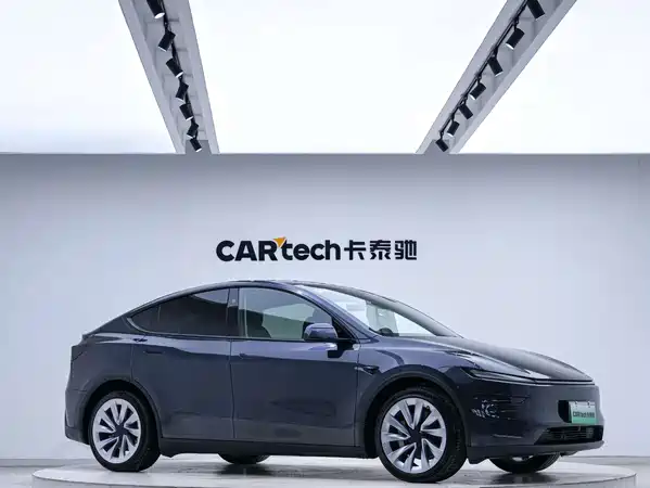Tesla Model Y 2025