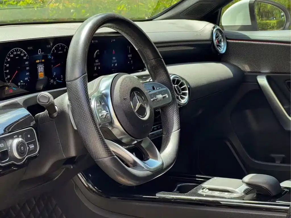 Mercedes-Benz A-Class 2022 — фото 14