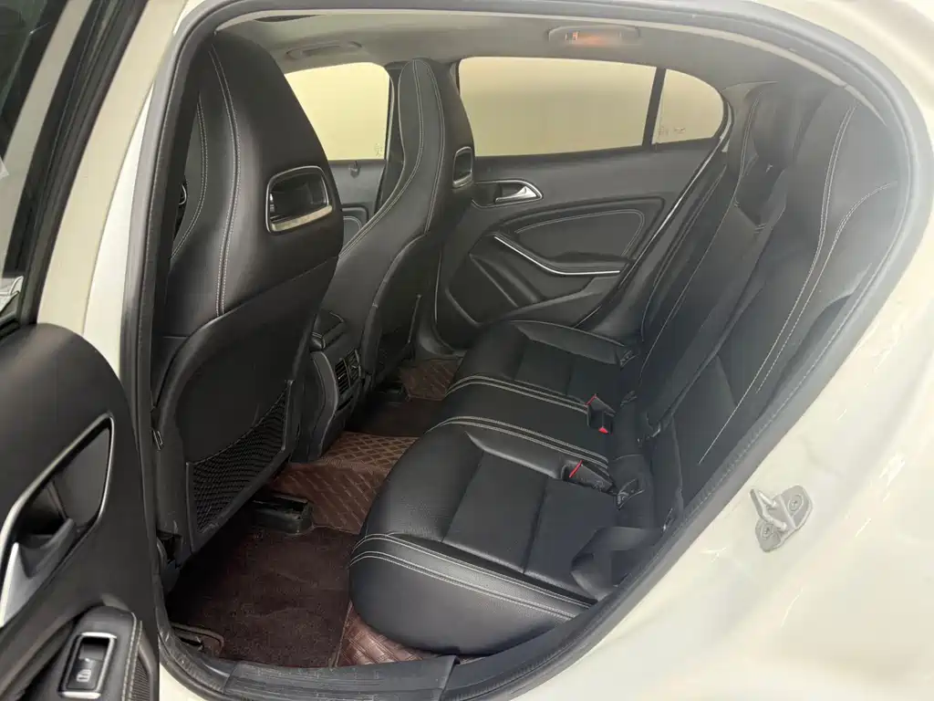 Mercedes-Benz GLA 2015 — фото 16