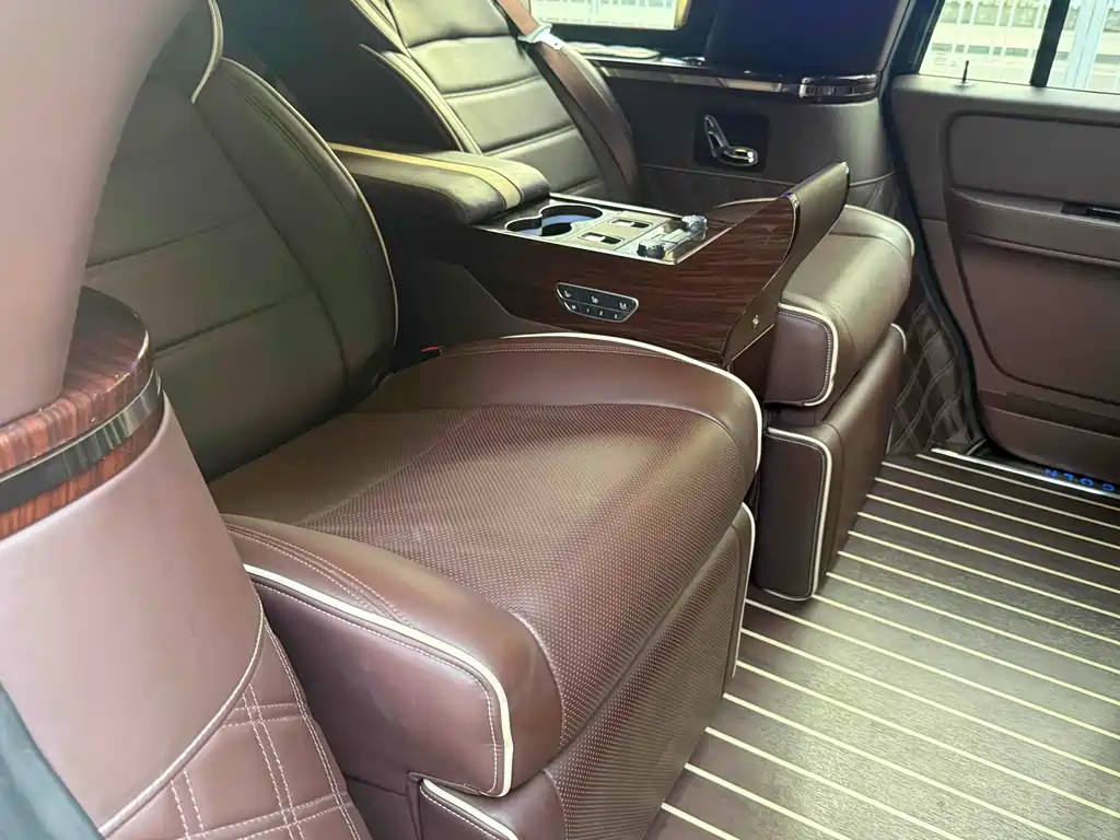 Lincoln Navigator 2017 — фото 15
