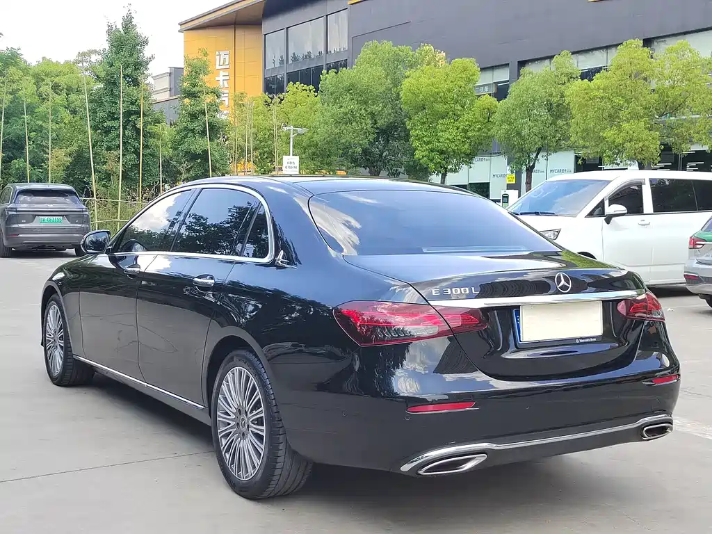 Mercedes-Benz E-Class 2022