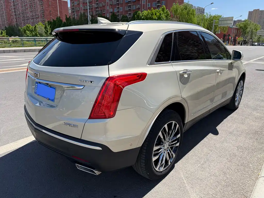Cadillac XT5 2017 — фото 19
