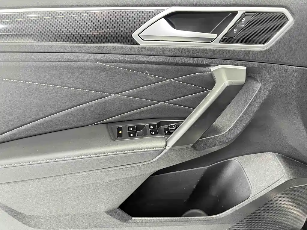 Volkswagen Tiguan L 2023 — фото 8