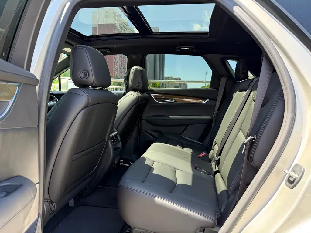 Cadillac XT5 2017 — фото 12