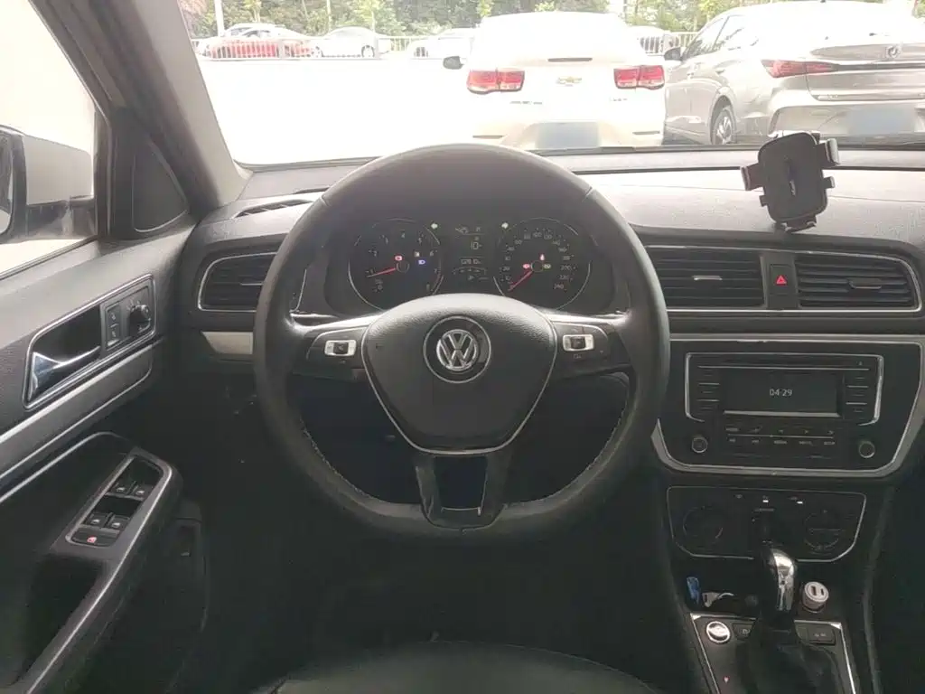 Volkswagen Lavida 2017 — фото 11