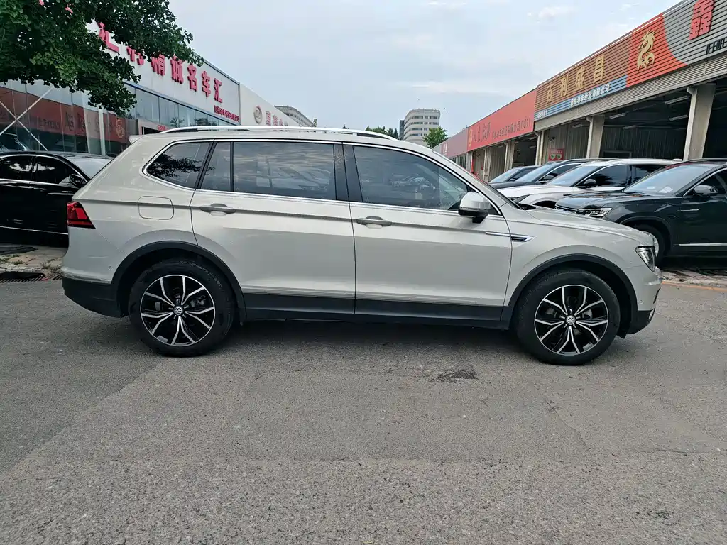 Volkswagen Tiguan L 2019 — фото 10