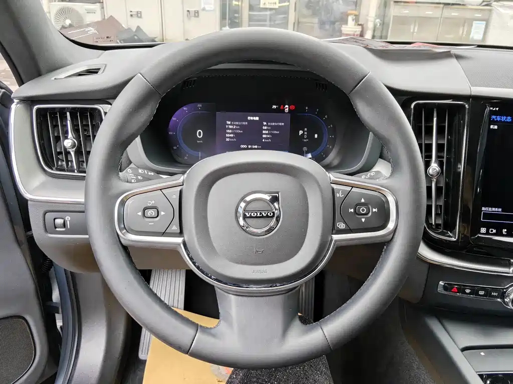 Volvo XC60 2021 — фото 10