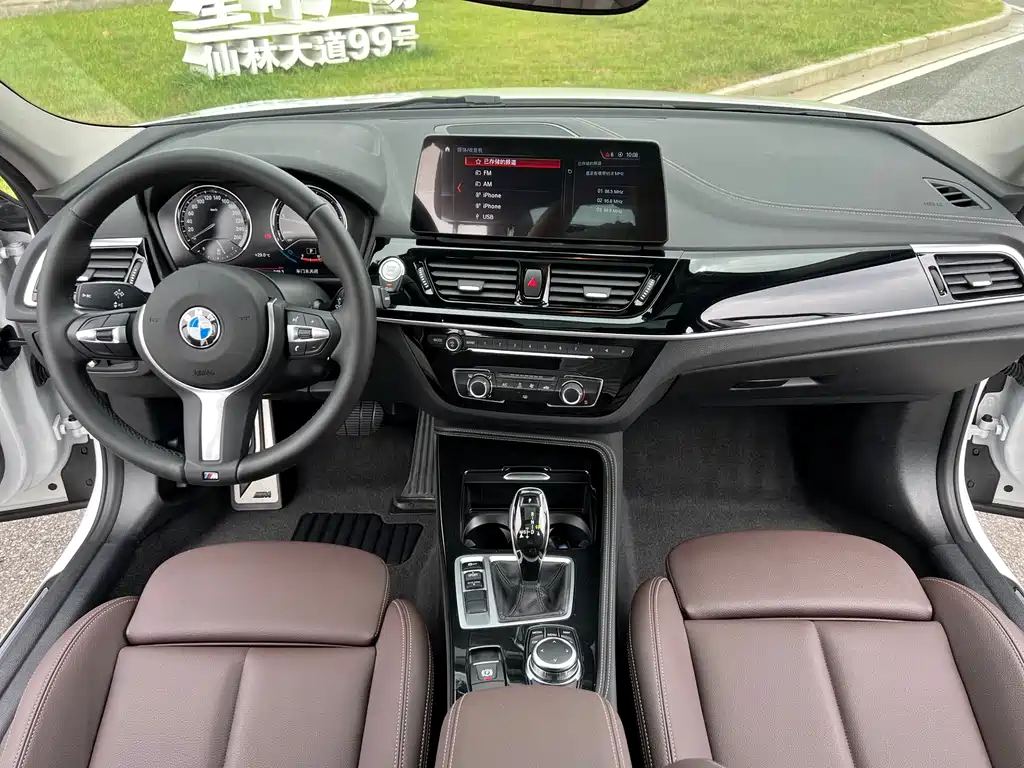 BMW 1 Series 2023 — фото 11