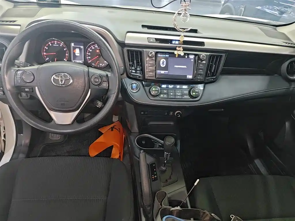 Toyota RAV4 2019 — фото 13