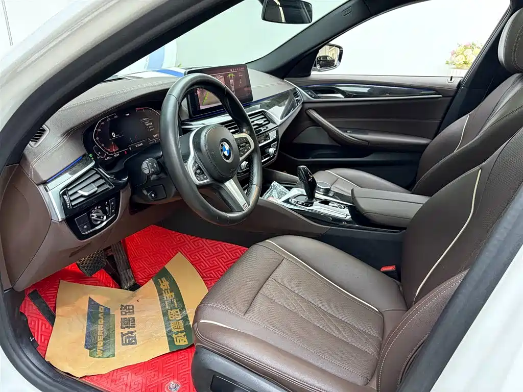 BMW 5 Series 2021 — фото 14