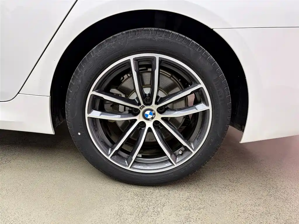 BMW 5 Series 2021 — фото 33