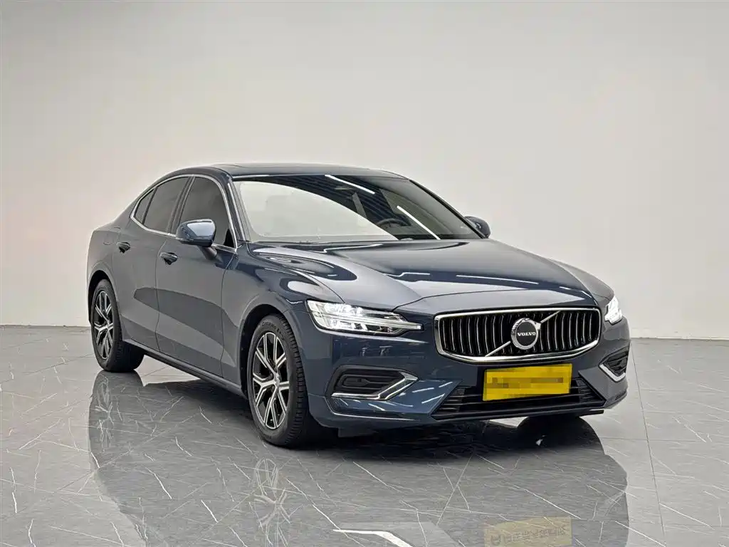 Volvo S60 2023 — фото 8