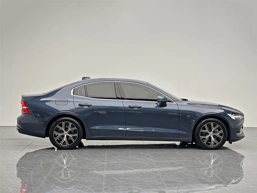 Volvo S60 2023 — фото 7