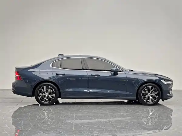 Volvo S60 2023