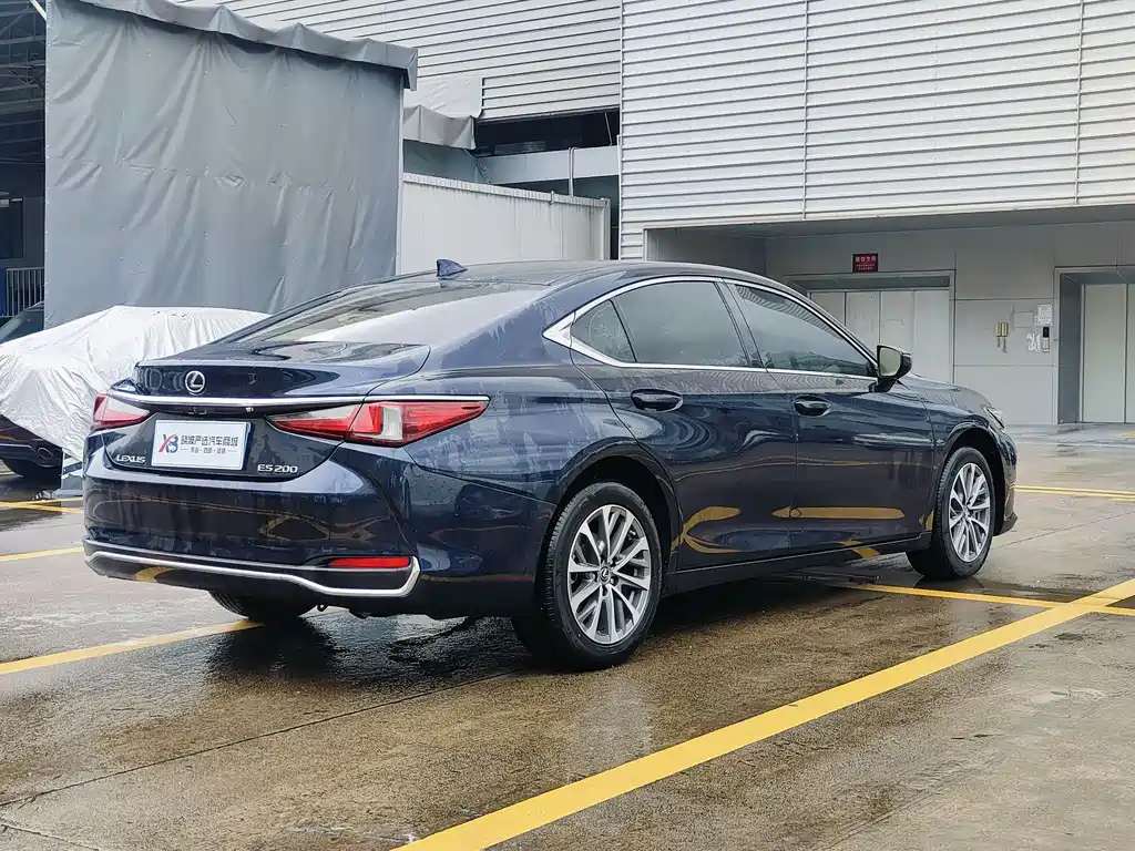 Lexus ES 2024