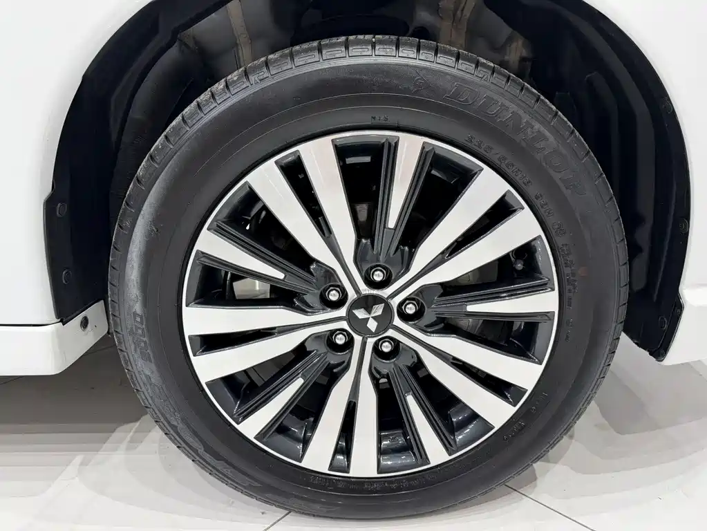 Mitsubishi Outlander 2022 — фото 17