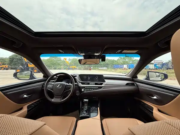 Lexus ES 2020