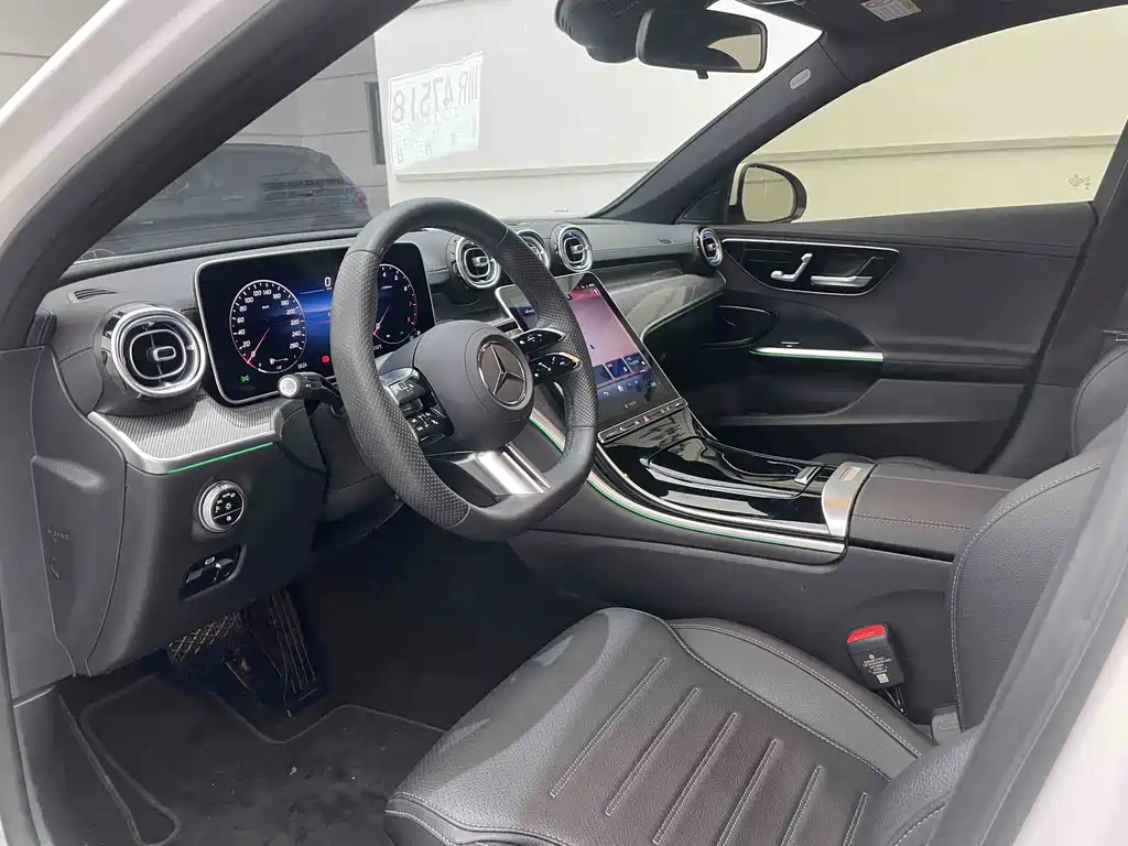 Mercedes-Benz C-Class 2024 — фото 10