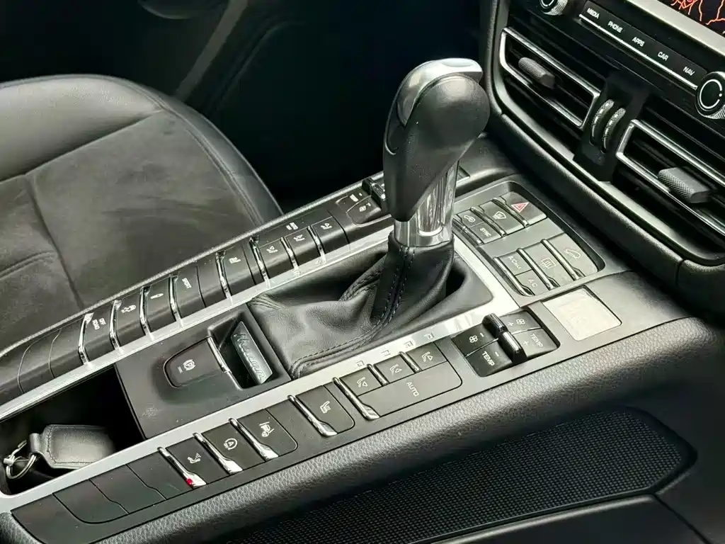 Porsche Macan 2021 — фото 6