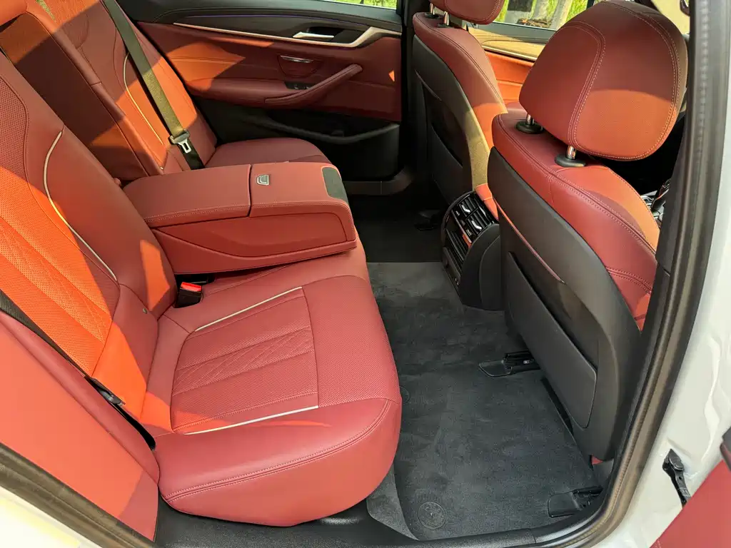 BMW 5 Series 2020 — фото 16
