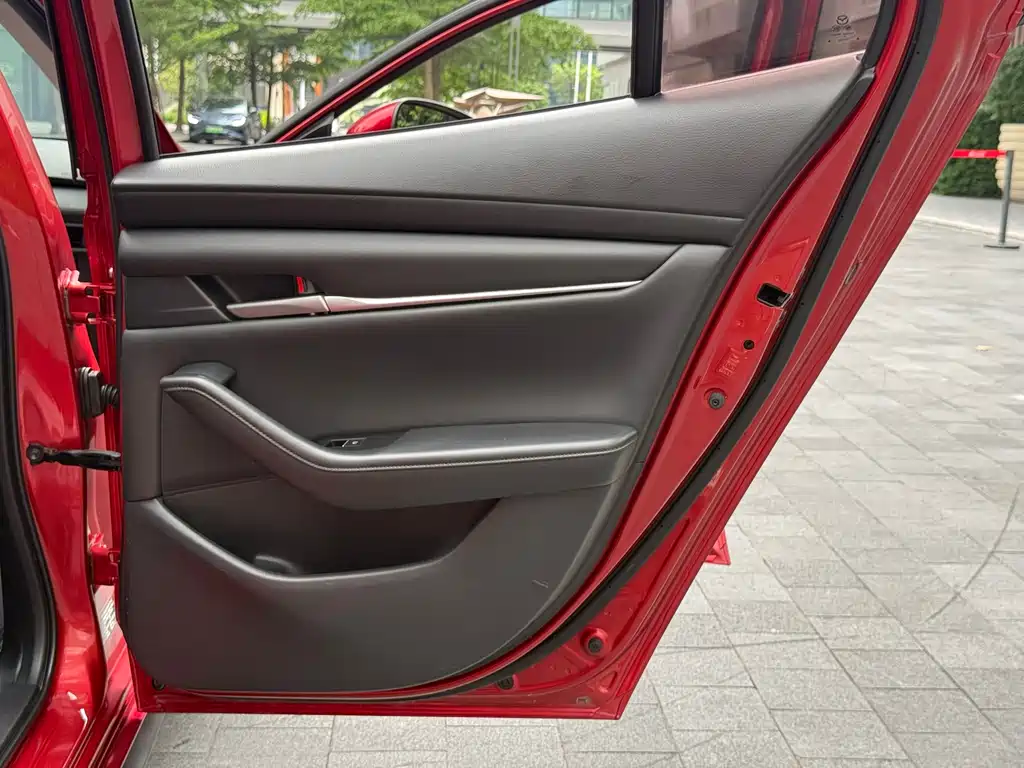 Mazda 3 Axela 2019 — фото 19