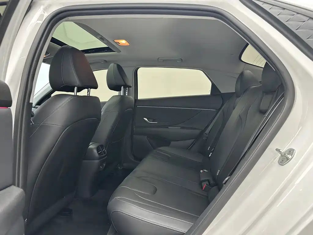 Hyundai Elantra 2024