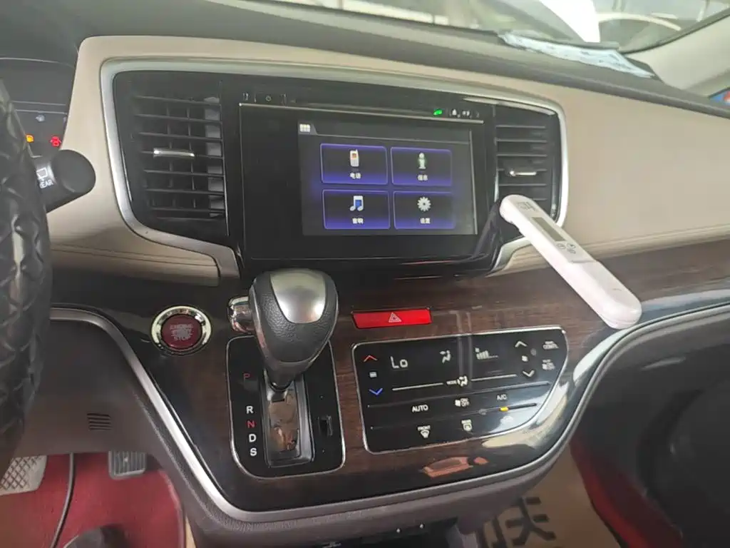 Honda Odyssey 2017 — фото 13