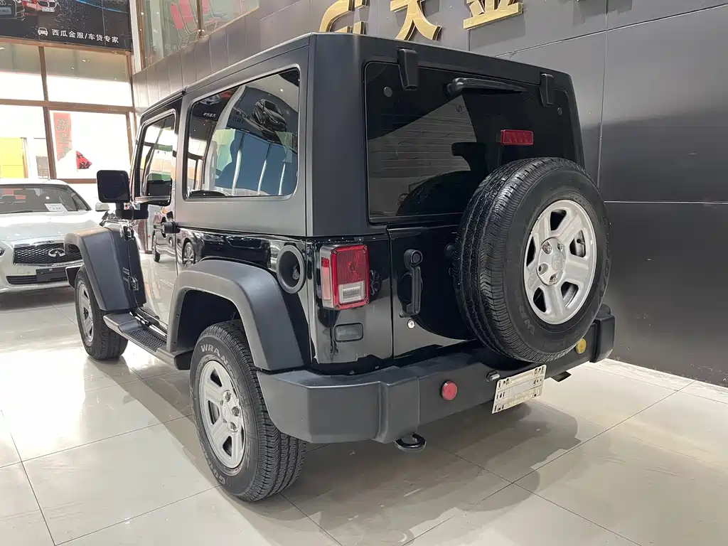 Jeep Wrangler 2016 — фото 12