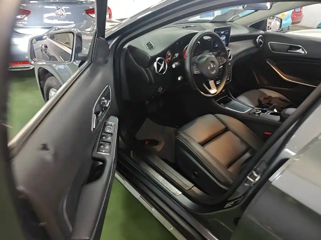 Mercedes-Benz GLA 2018 — фото 16