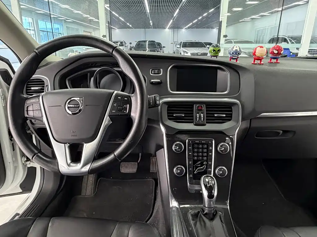 Volvo V40 2017 — фото 13