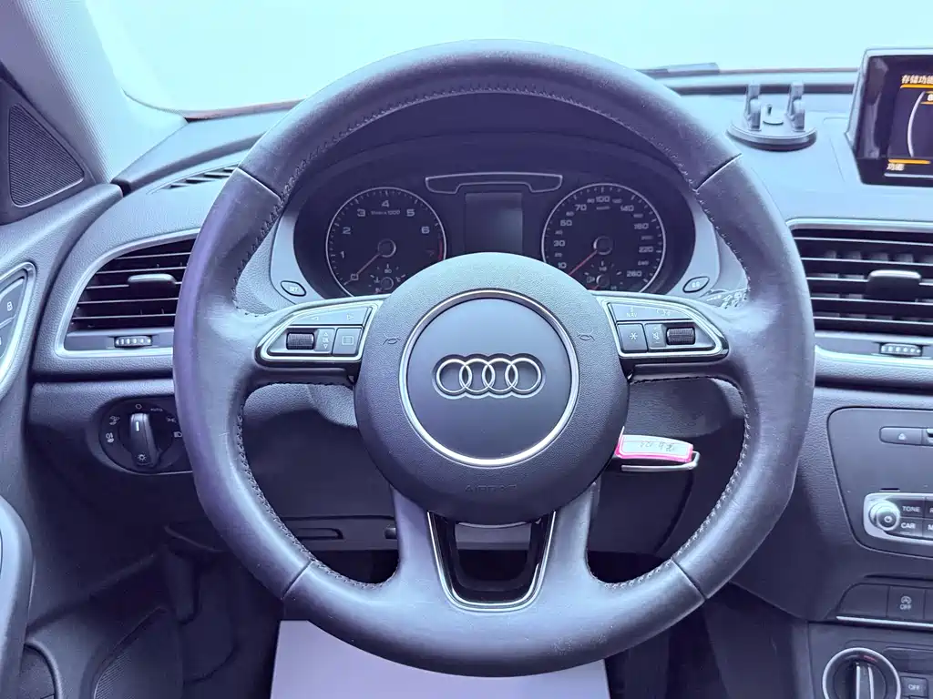 Audi Q3 2016 — фото 12