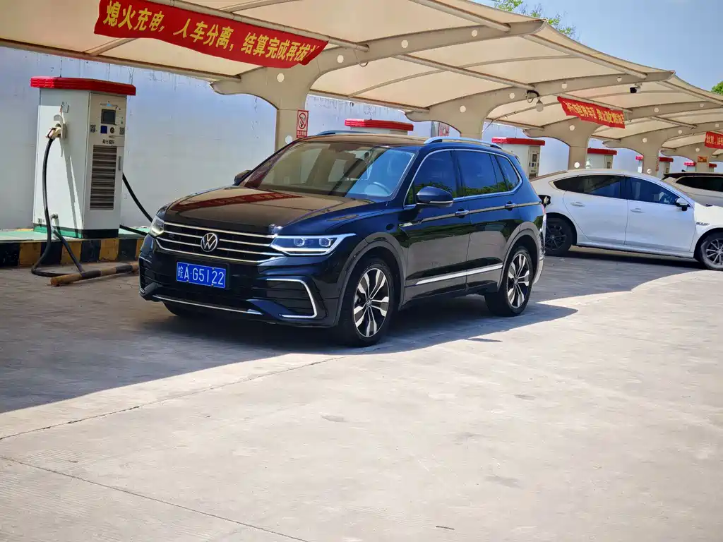 Volkswagen Tiguan L 2022 — фото 1