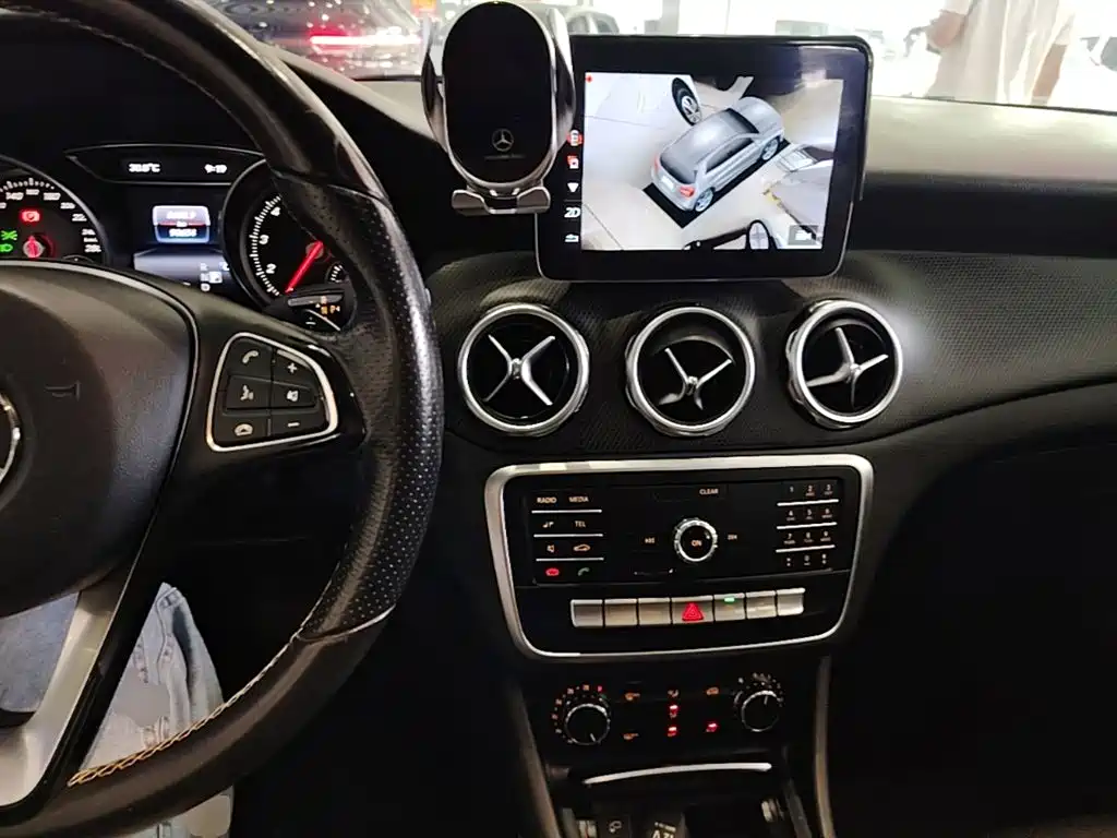 Mercedes-Benz GLA 2018 — фото 10