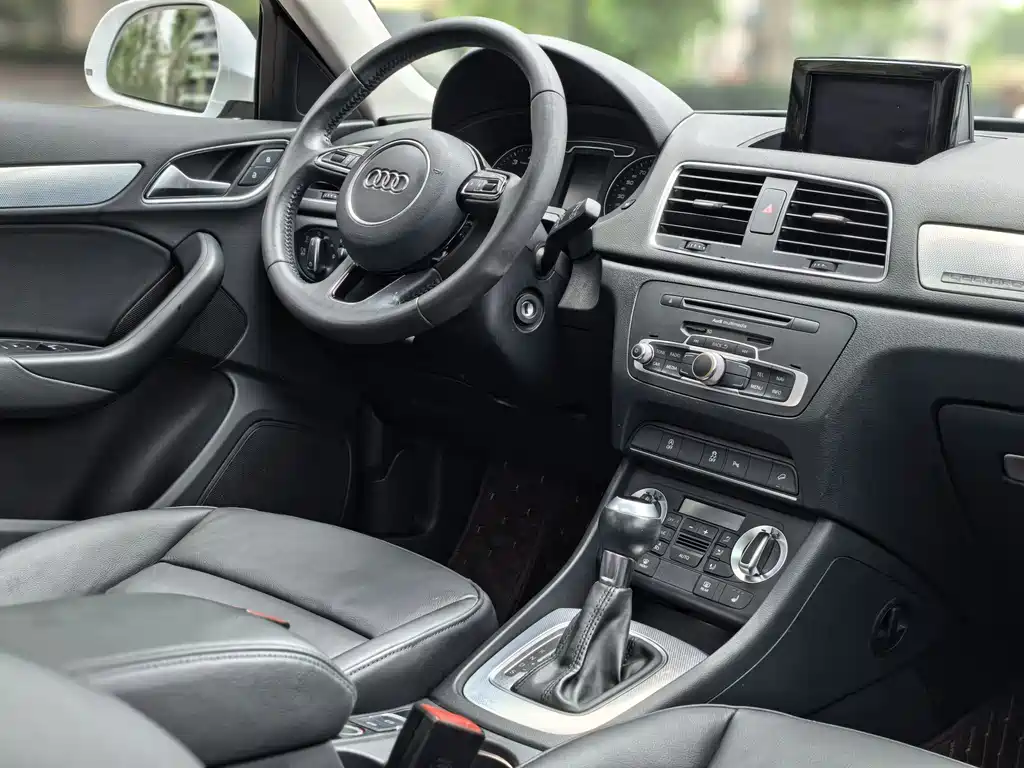Audi Q3 2016 — фото 10