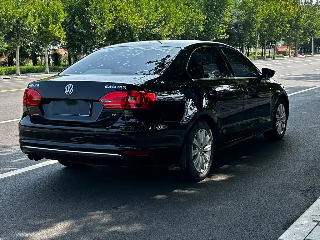 Volkswagen Sagitar 2015