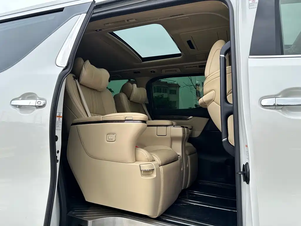 Toyota Alphard 2021 — фото 16