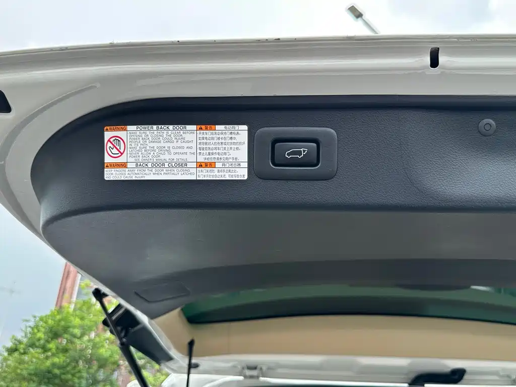 Toyota Alphard 2021 — фото 21