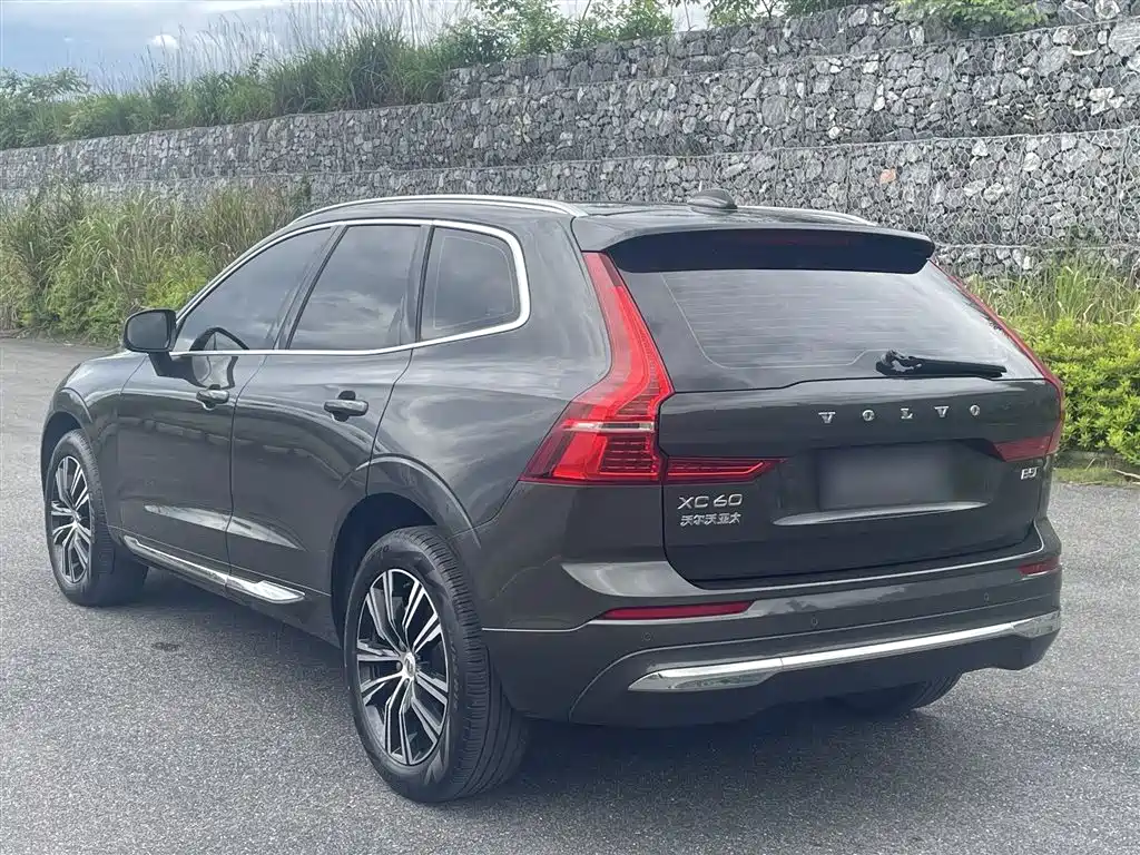 Volvo XC60 2022 — фото 5