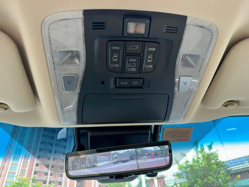 Toyota Alphard 2021 — фото 14