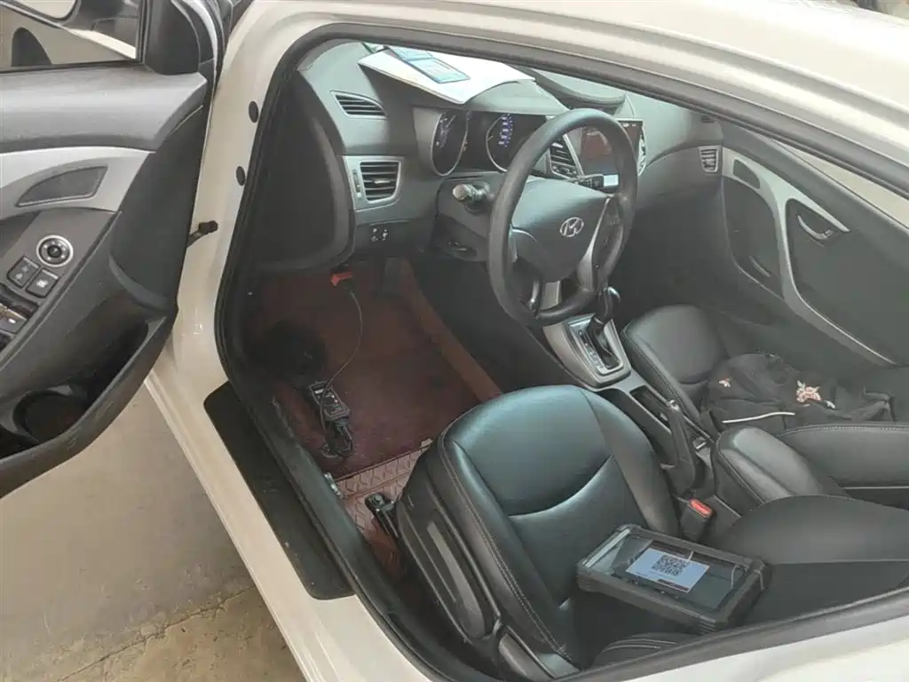 Hyundai Elantra Langdong 2016 — фото 16