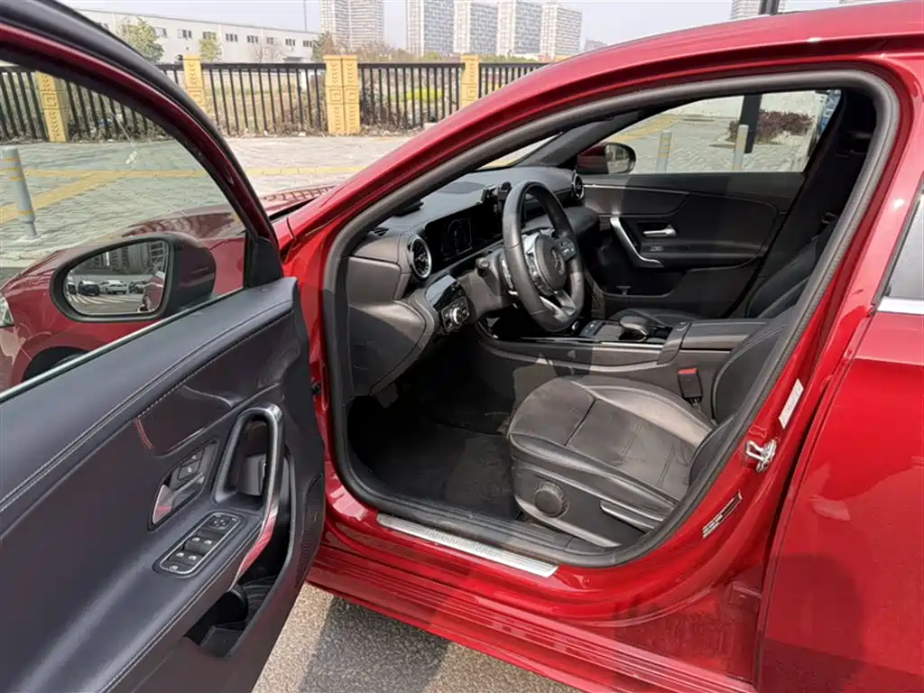 Mercedes-Benz A-Class 2020 — фото 12