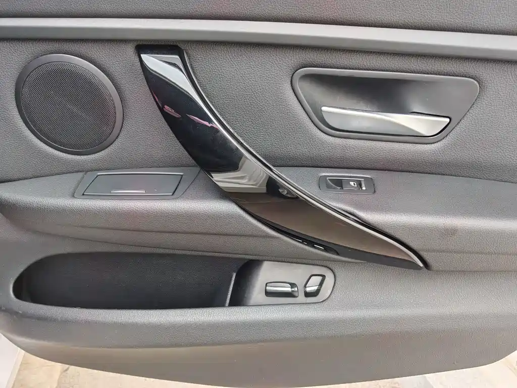 BMW 3 Series 2017 — фото 19