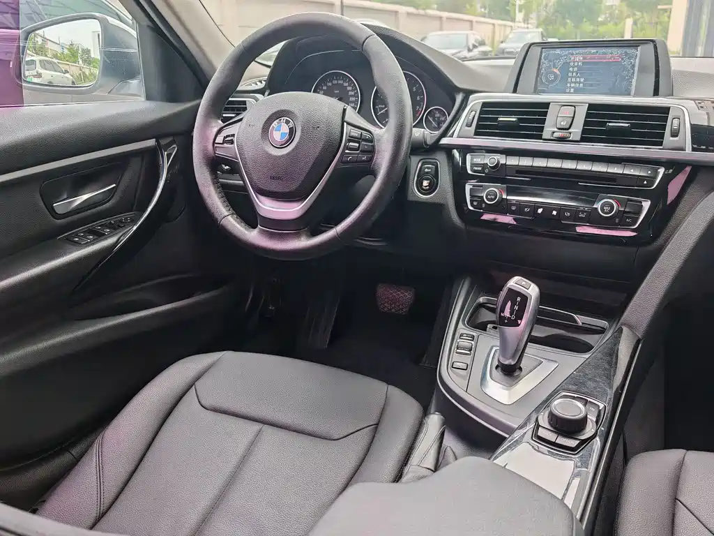 BMW 3 Series 2017 — фото 21