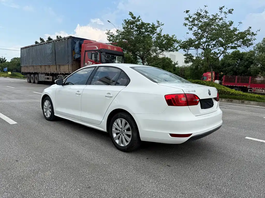 Volkswagen Sagitar 2013