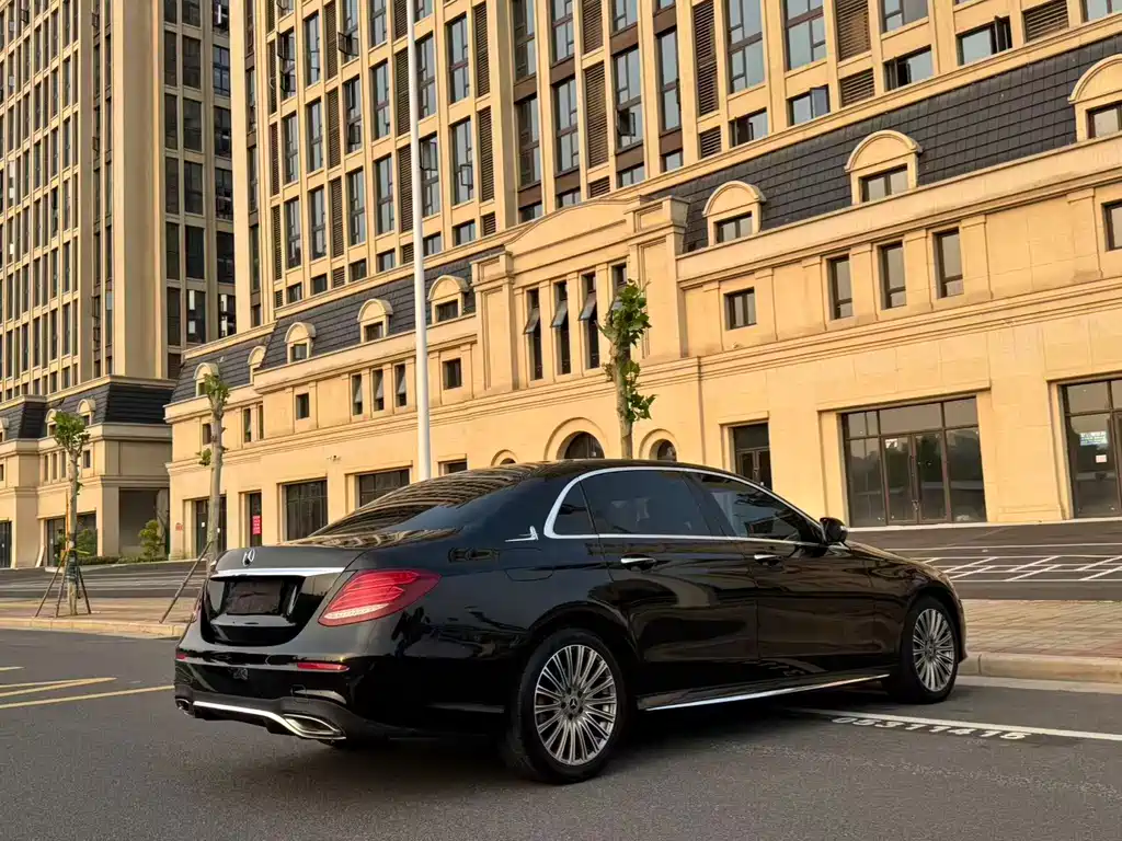 Mercedes-Benz E-Class 2018 — фото 16