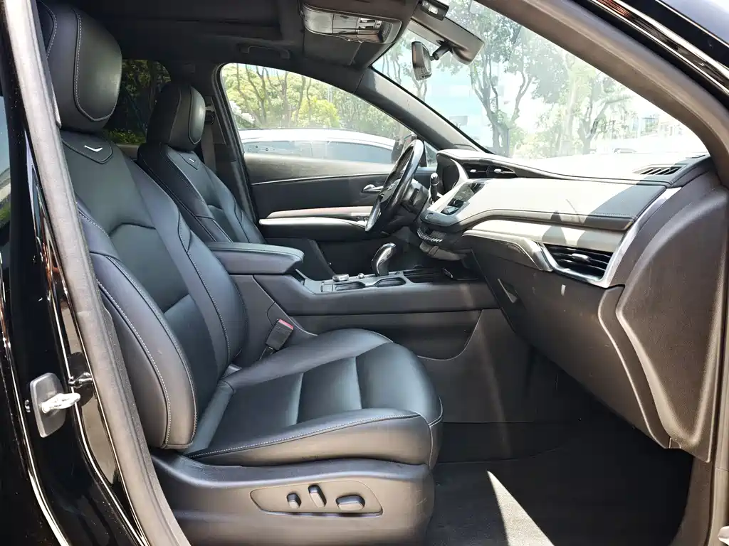 Cadillac XT4 2019 — фото 16
