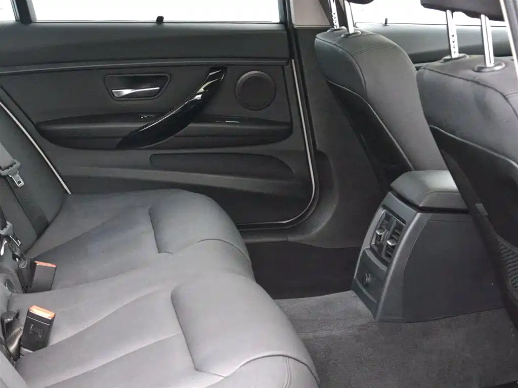 BMW 3 Series 2017 — фото 12