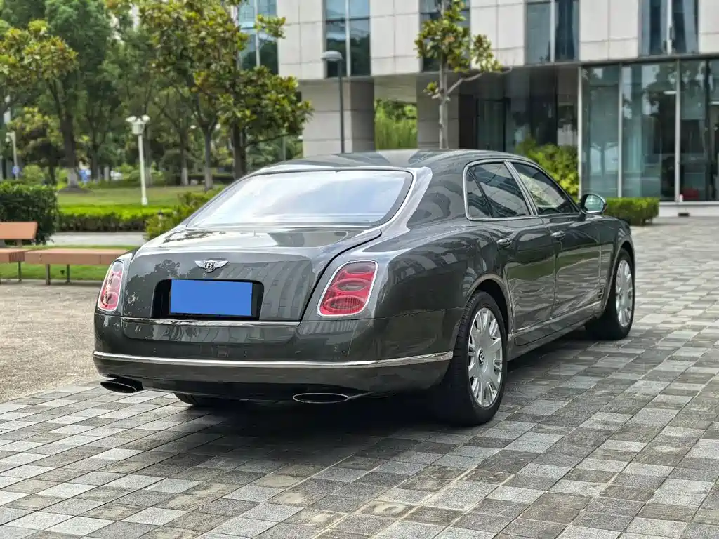 Bentley Mulsanne 2015 — фото 50