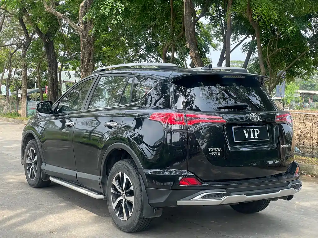 Toyota RAV4 2017 — фото 17